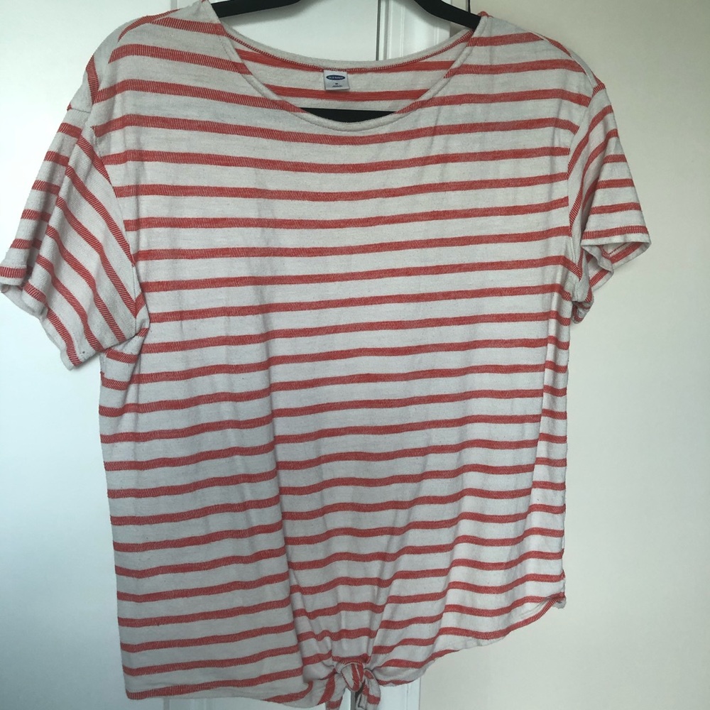 red and white striped knot t-shirt
